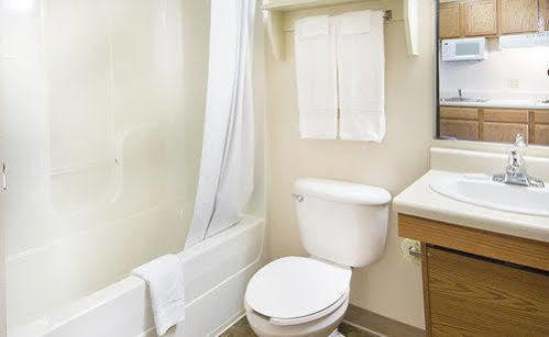 Woodspring Suites Springfield Bagian luar foto
